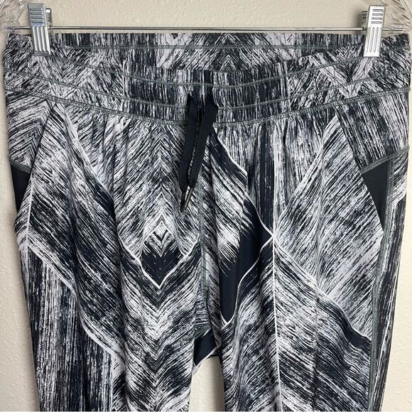Lululemon Namaskar Pant II Heat Wave Size 8 - Picture 3 of 10